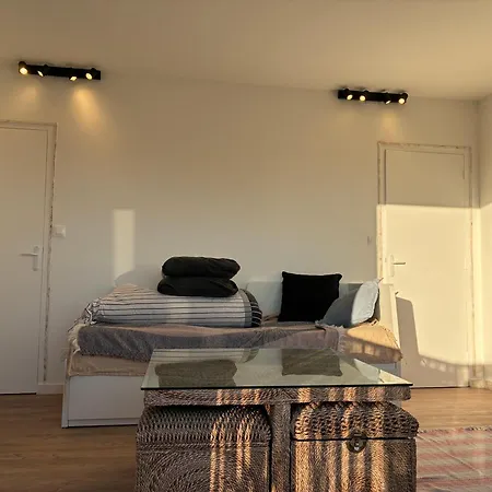 Avec Salle De Bain, Cuisine, Balcon, Clim Et Parking Prive ,bordeaux Centre Nansouty