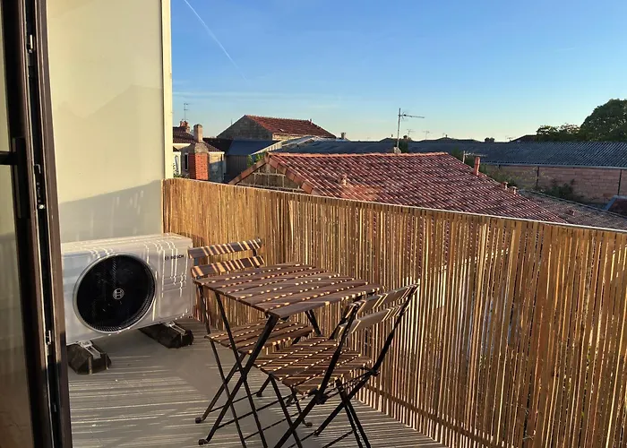 Avec Salle De Bain, Cuisine, Balcon, Clim Et Parking Prive ,bordeaux Centre Nansouty 民宿